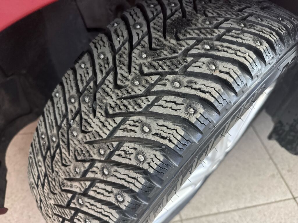 Nissan Pulsar 2017 Punainen