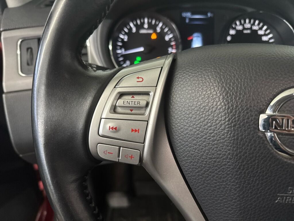 Nissan Pulsar 2017 Punainen