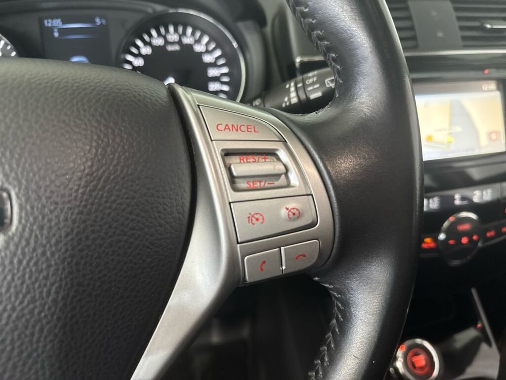 Nissan Pulsar 2017 Punainen