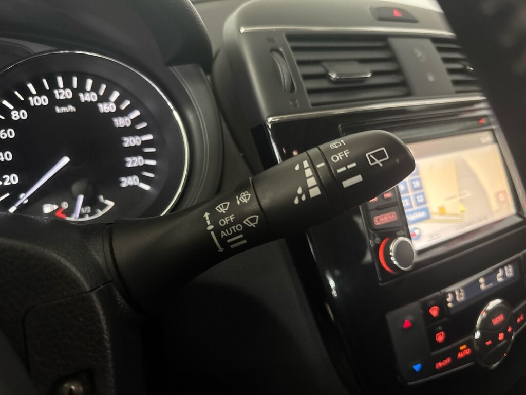 Nissan Pulsar 2017 Punainen