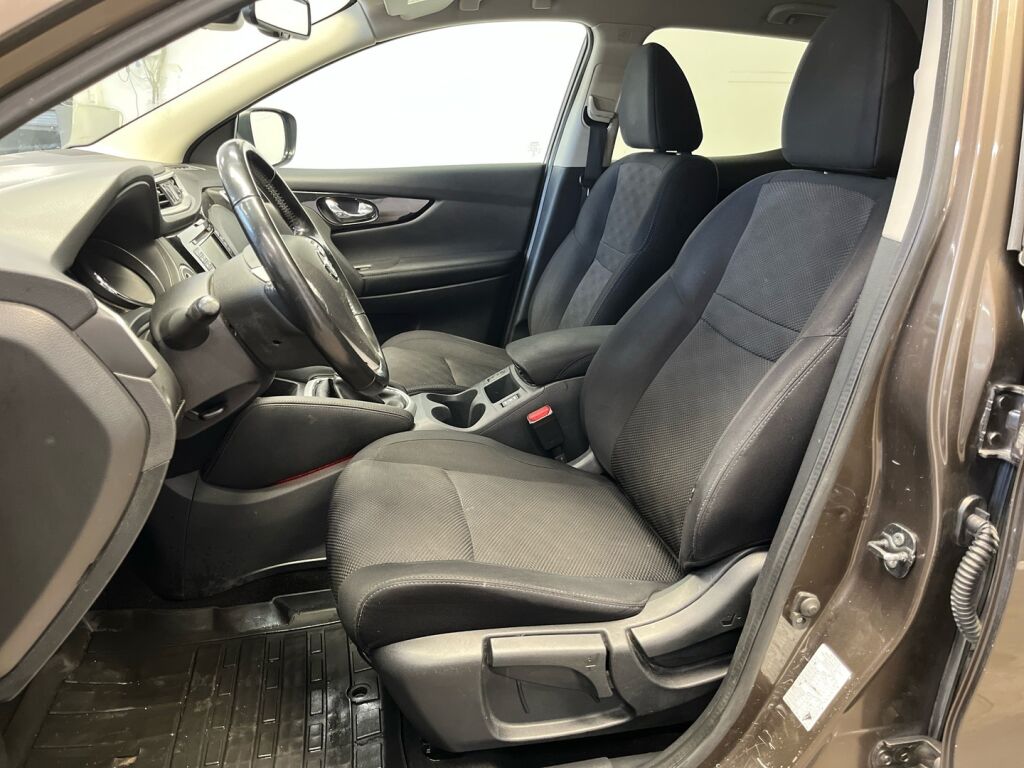 Nissan Qashqai 2017 Ruskea (beige)