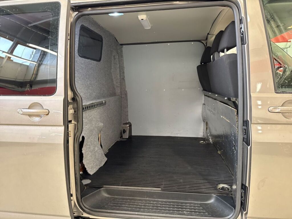 Volkswagen Transporter 2017 Ruskea (beige)