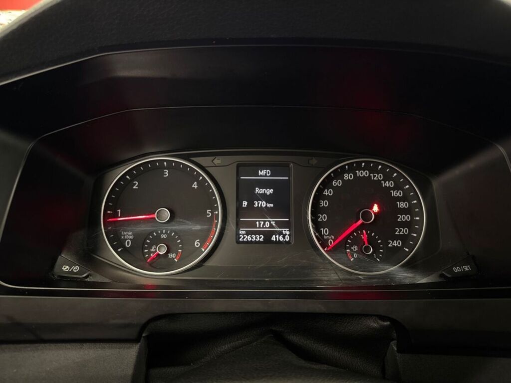 Volkswagen Transporter 2017 Ruskea (beige)