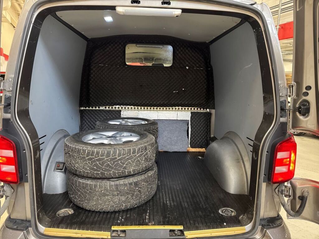 Volkswagen Transporter 2017 Ruskea (beige)