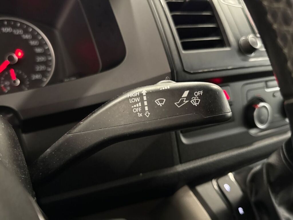 Volkswagen Transporter 2017 Ruskea (beige)