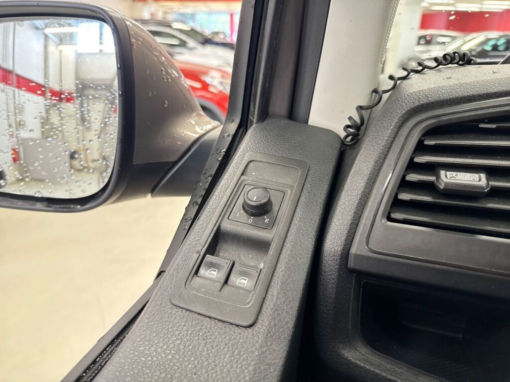 Volkswagen Transporter 2017 Ruskea (beige)