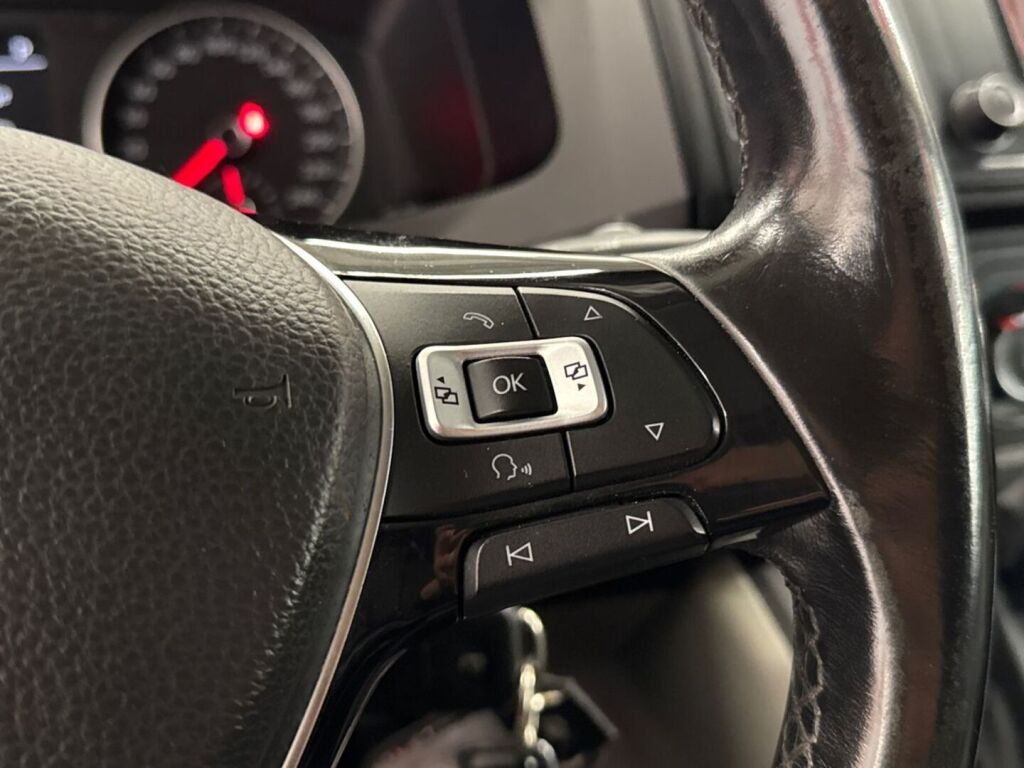 Volkswagen Transporter 2017 Ruskea (beige)