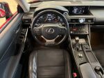 Lexus IS 2017 Punainen