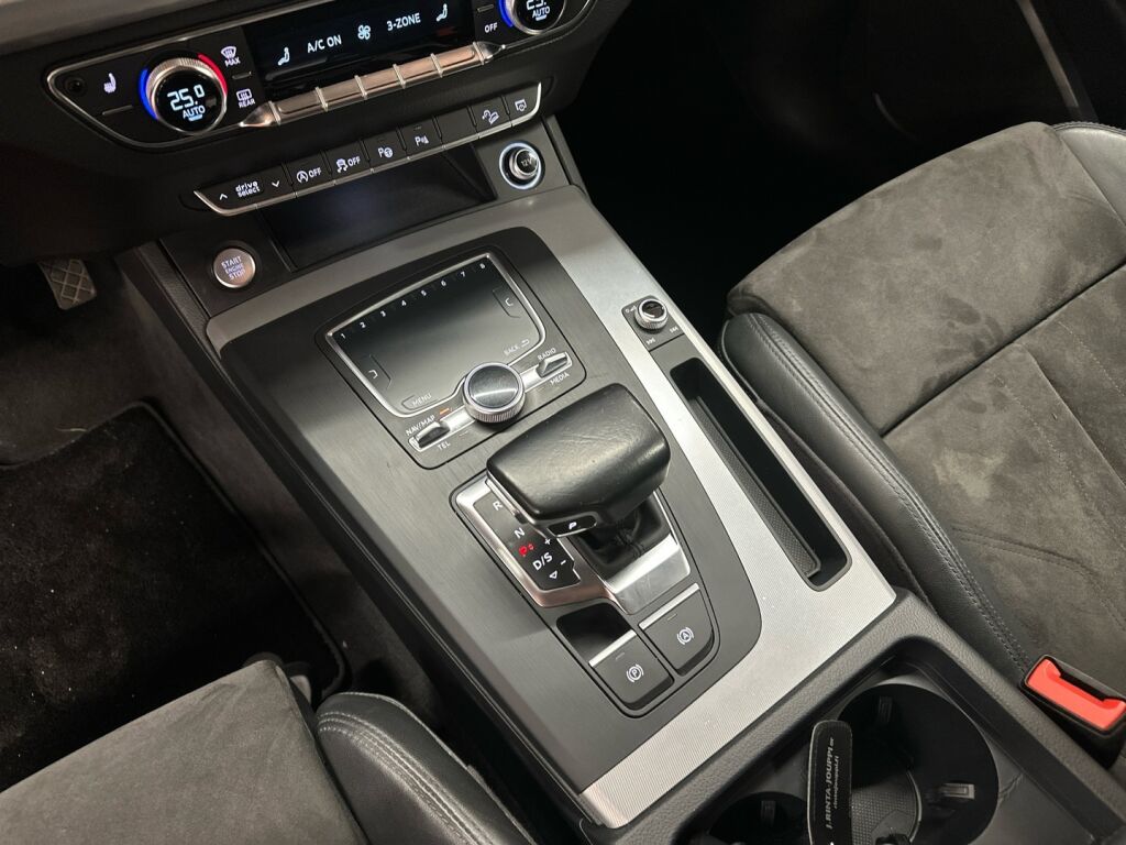 Audi Q5 2018 Musta
