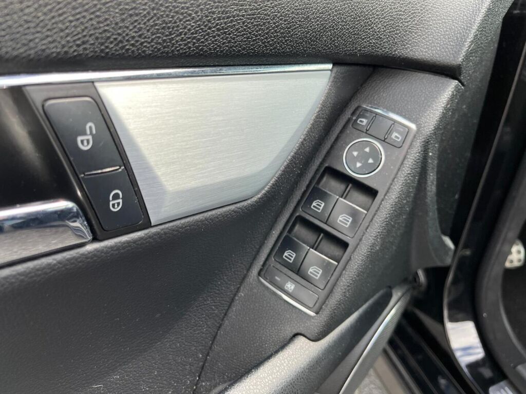 Mercedes-Benz C 2008 Musta