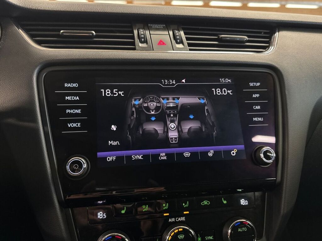 Skoda Octavia 2017 Musta