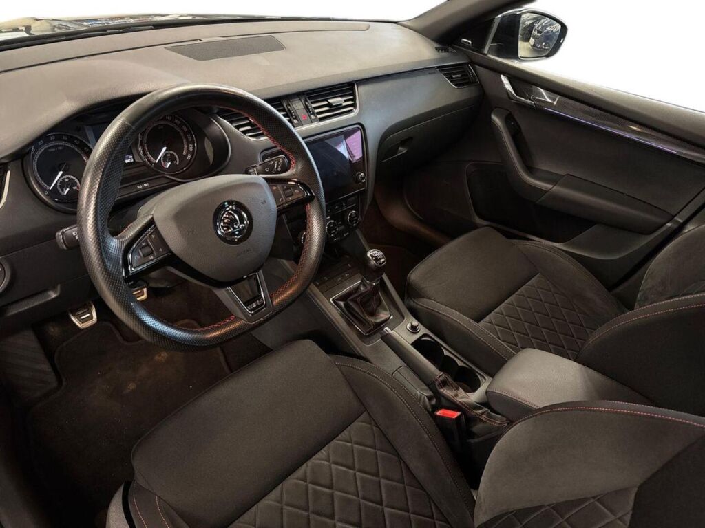 Skoda Octavia 2017 Musta