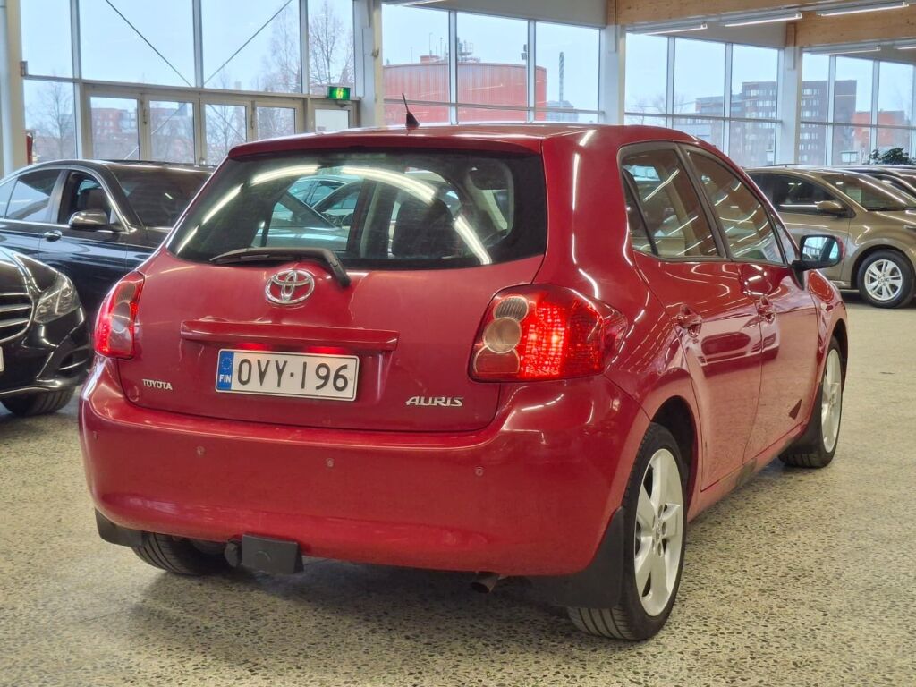 Toyota Auris 2007 Punainen