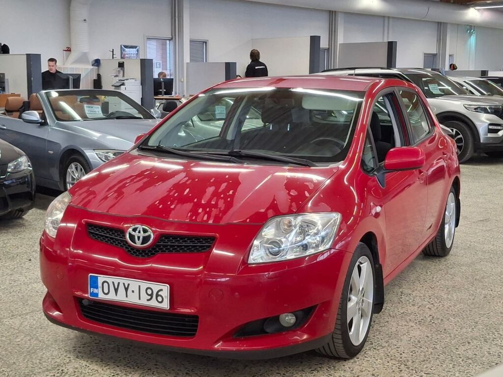 Toyota Auris 2007 Punainen