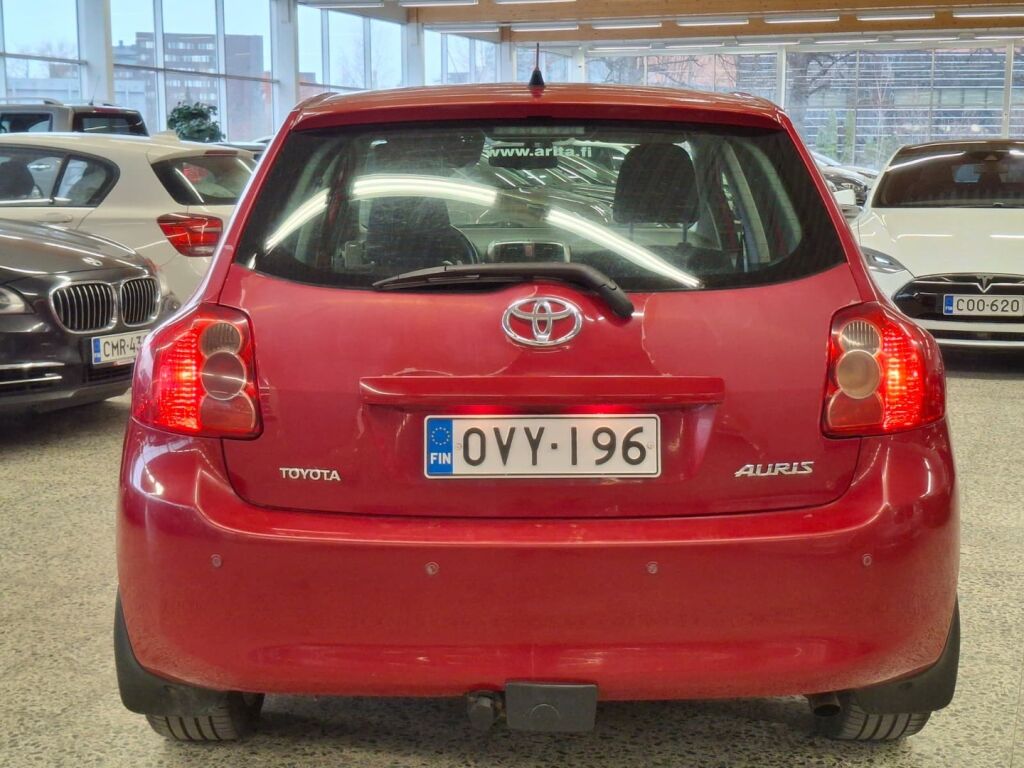 Toyota Auris 2007 Punainen