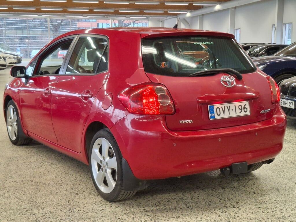 Toyota Auris 2007 Punainen