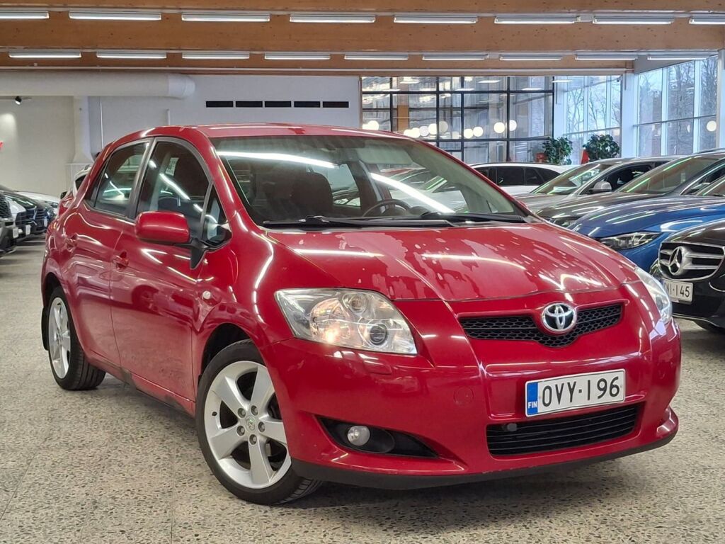 Toyota Auris 2007 Punainen