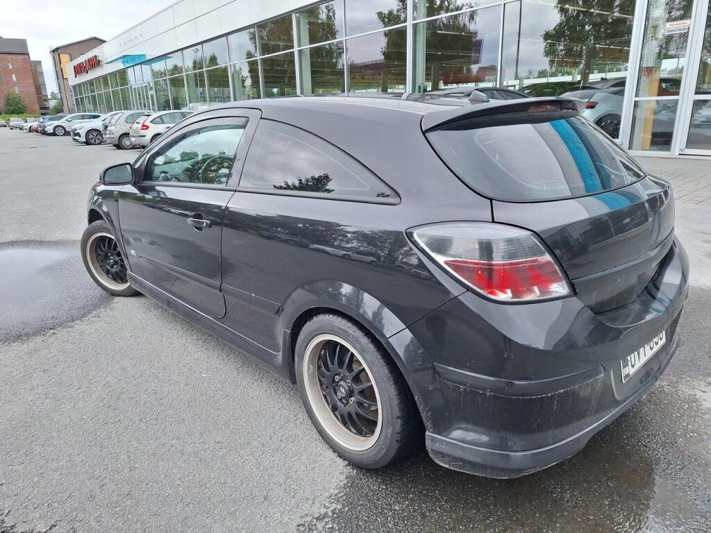 Opel Astra 2008 Musta