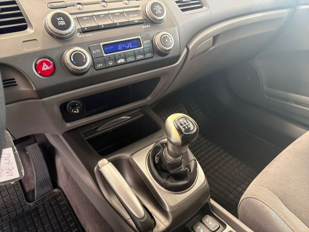 Honda Civic 2007 Punainen