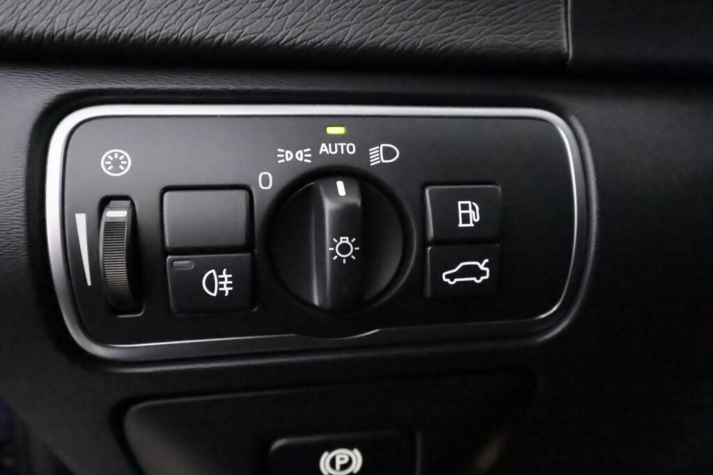 Volvo V60 2018 Sininen