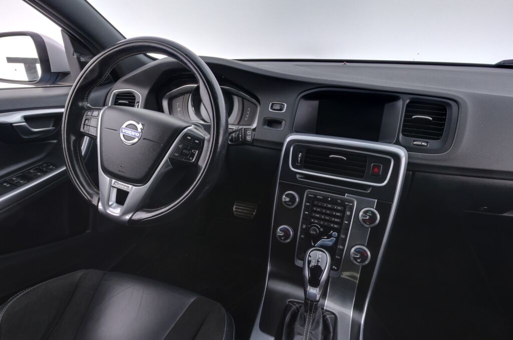 Volvo V60 2018 Sininen