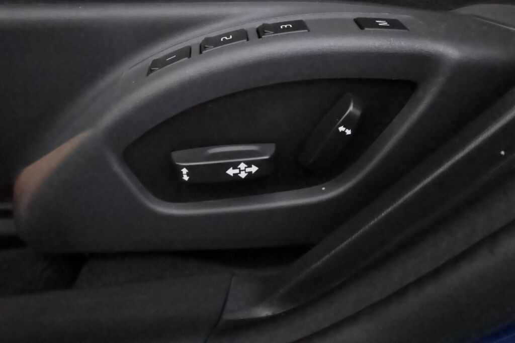 Volvo V60 2018 Sininen