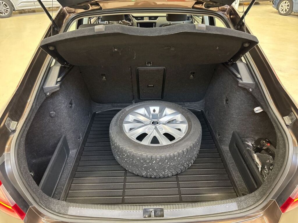 Skoda Octavia 2017 Ruskea (beige)