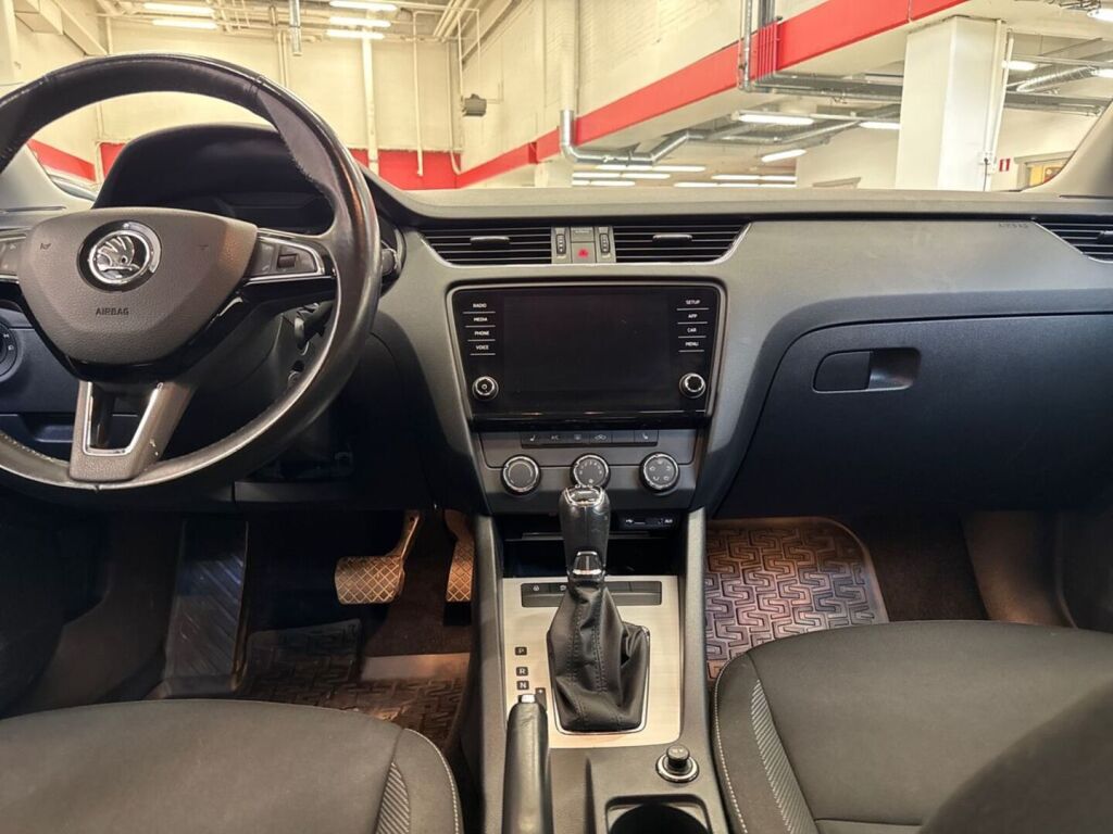 Skoda Octavia 2017 Ruskea (beige)
