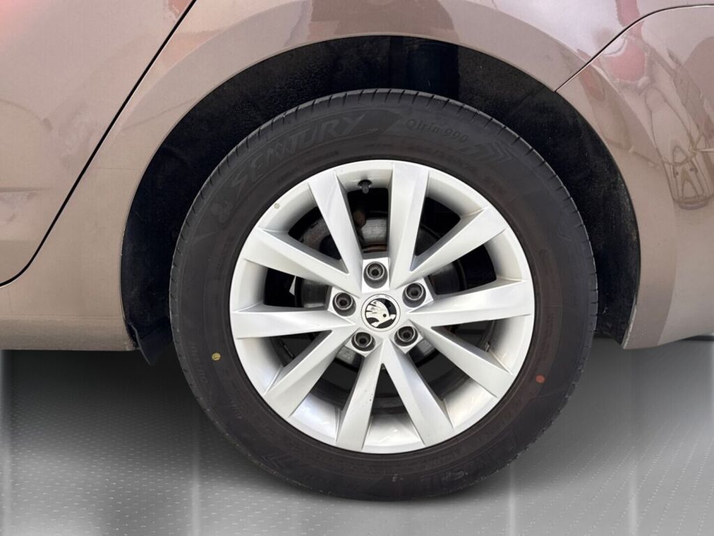 Skoda Octavia 2017 Ruskea (beige)