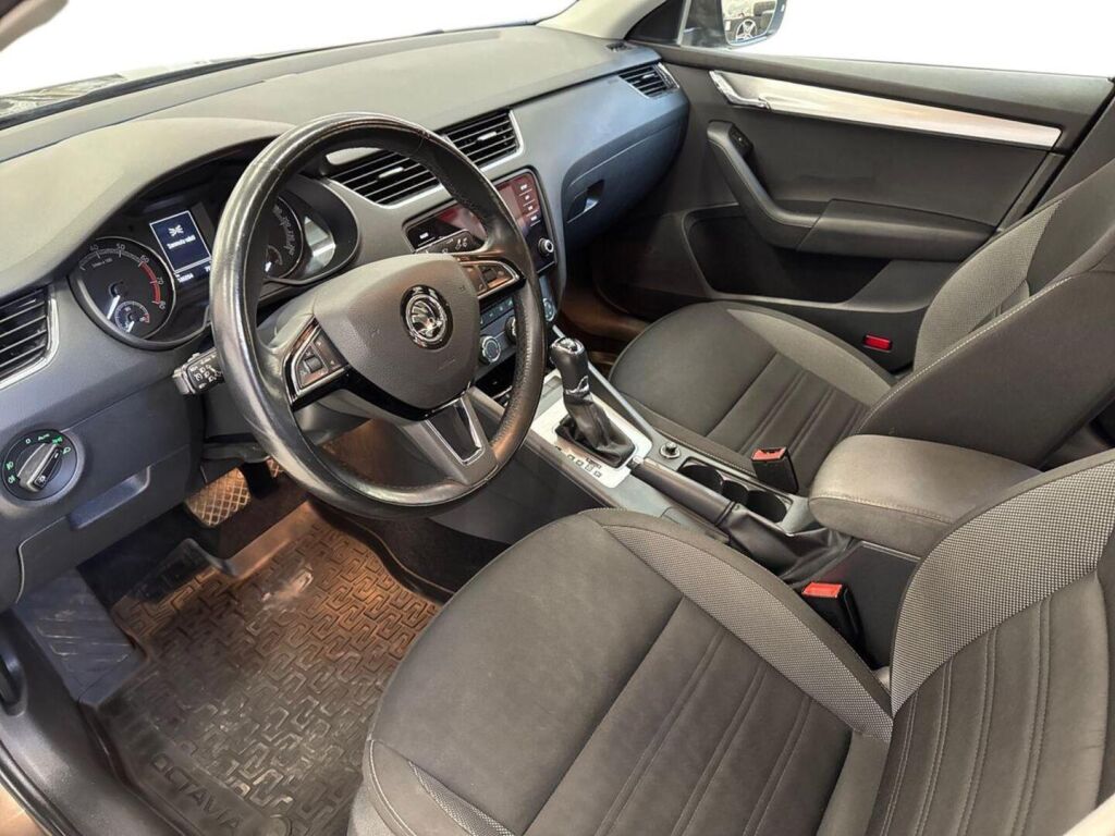 Skoda Octavia 2017 Ruskea (beige)