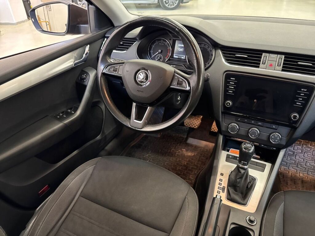 Skoda Octavia 2017 Ruskea (beige)