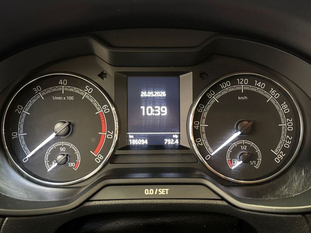 Skoda Octavia 2017 Ruskea (beige)