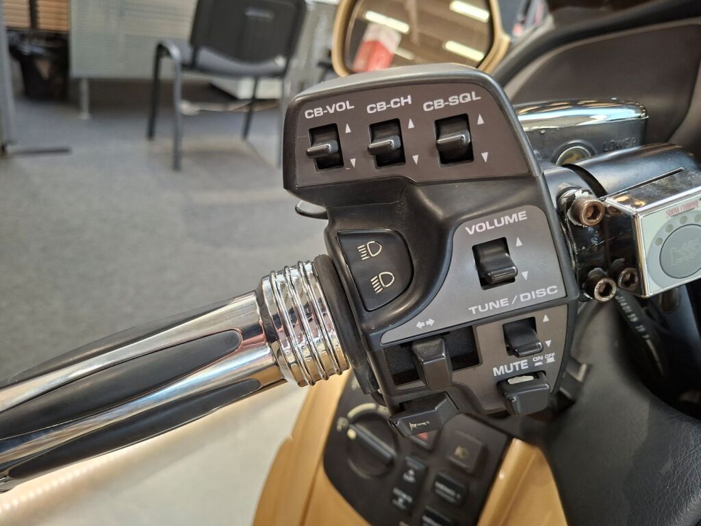 Honda GL 2006 Keltainen