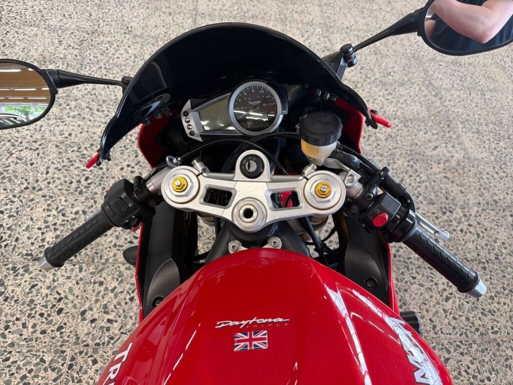 Triumph Daytona 2006 Punainen
