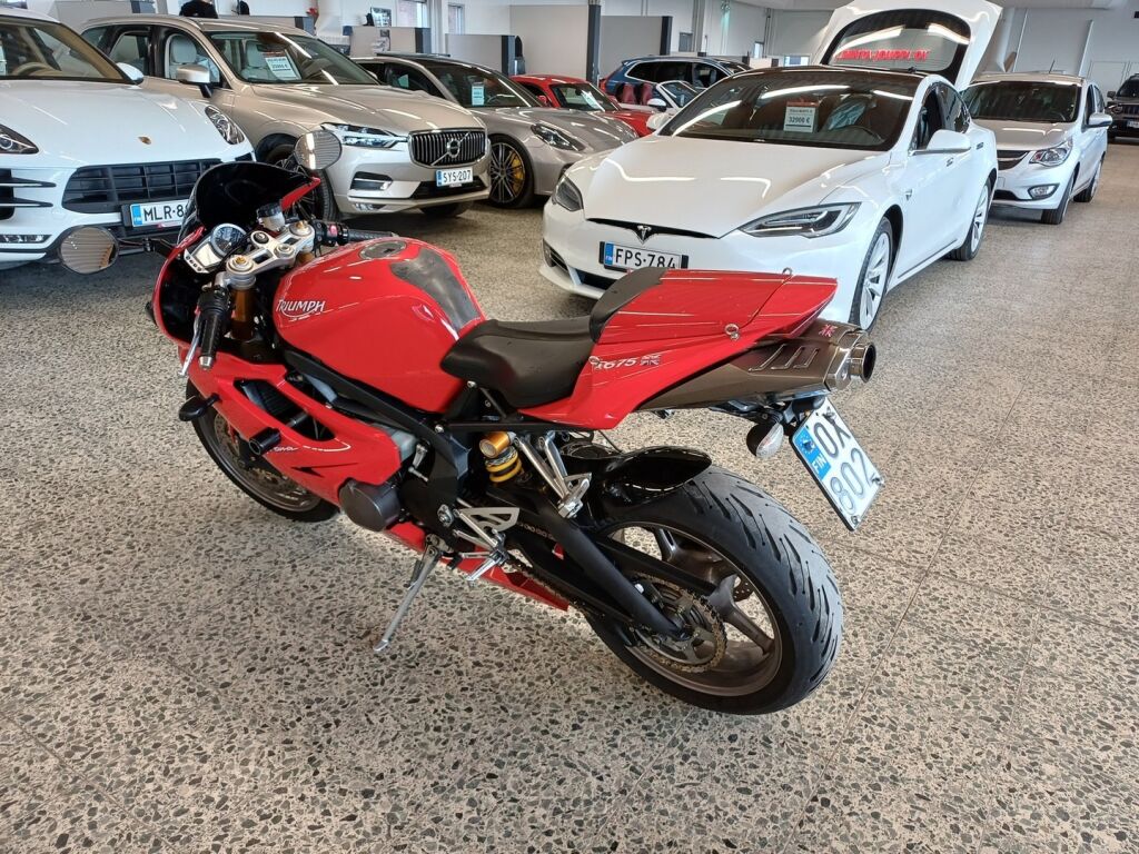 Triumph Daytona 2006 Punainen