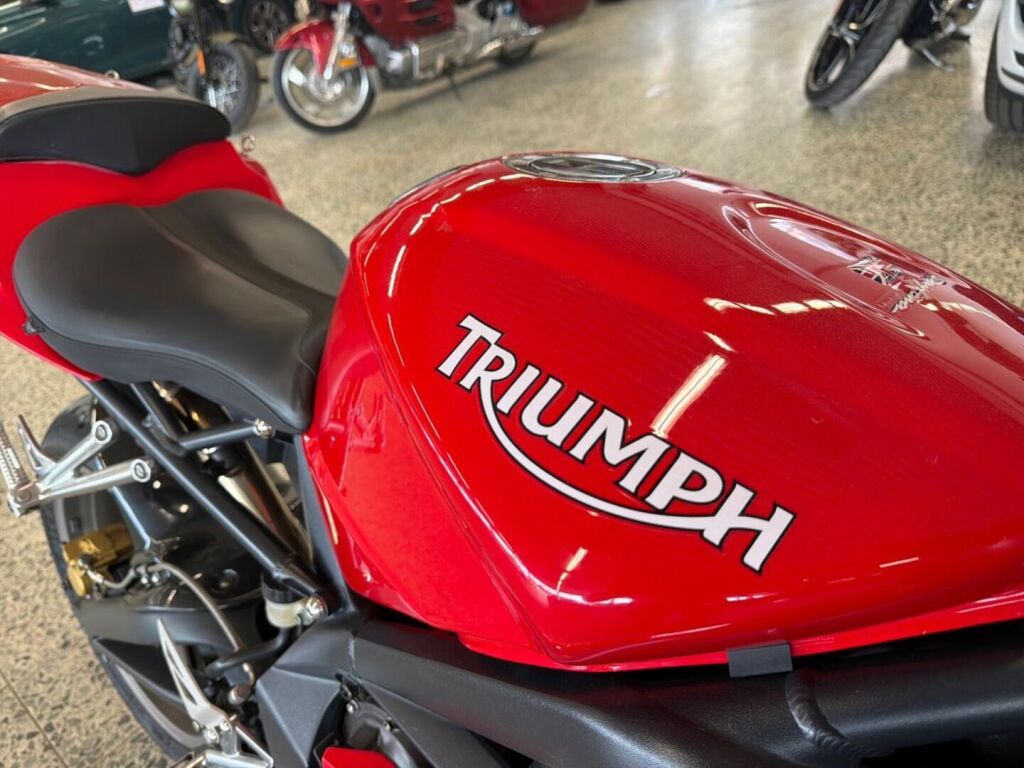 Triumph Daytona 2006 Punainen