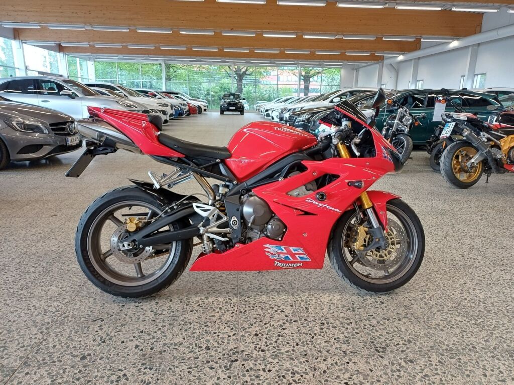 Triumph Daytona 2006 Punainen