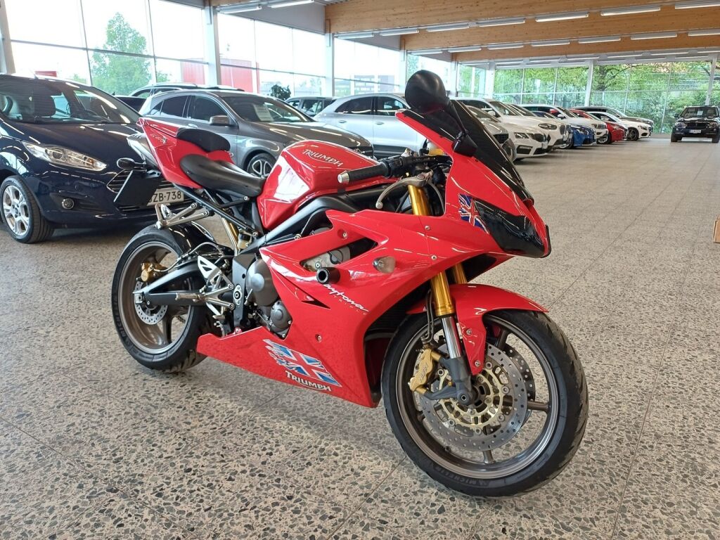 Triumph Daytona 2006 Punainen