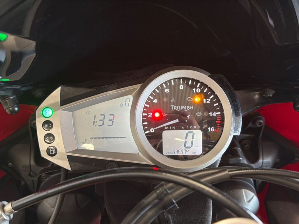 Triumph Daytona 2006 Punainen
