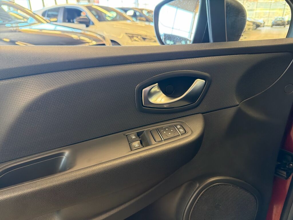Renault Clio 2017 Punainen