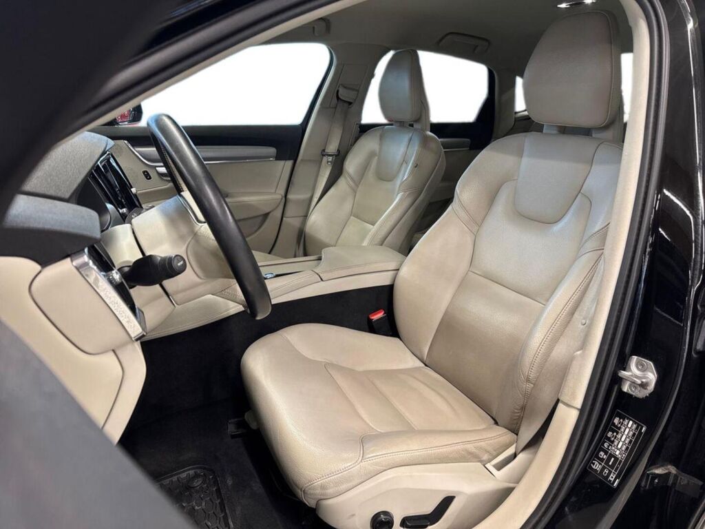 Volvo S90 2018 Musta