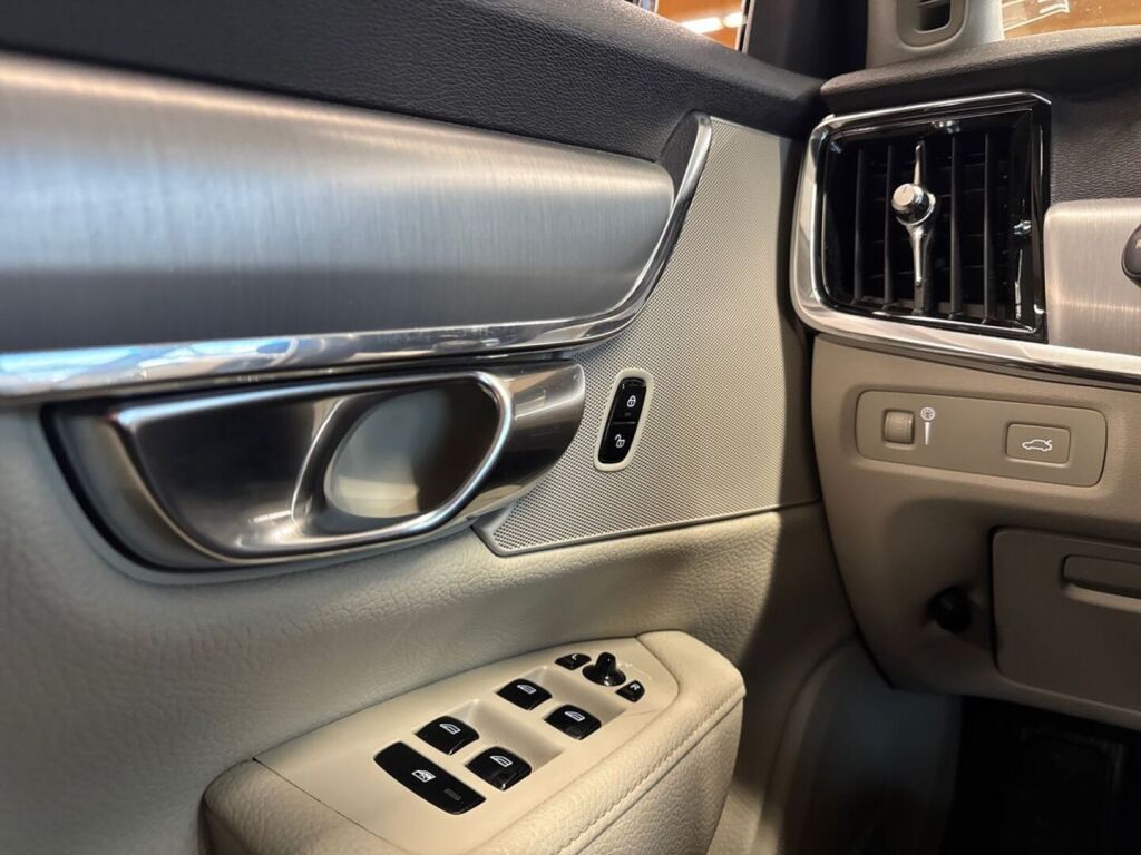 Volvo S90 2018 Musta