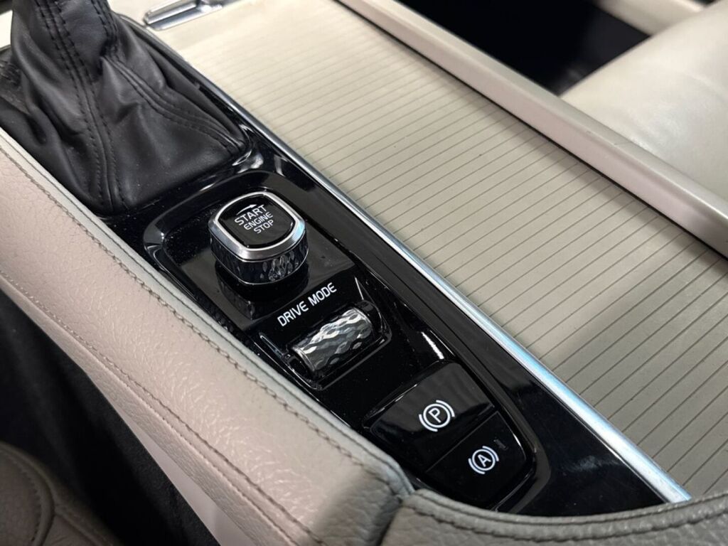 Volvo S90 2018 Musta