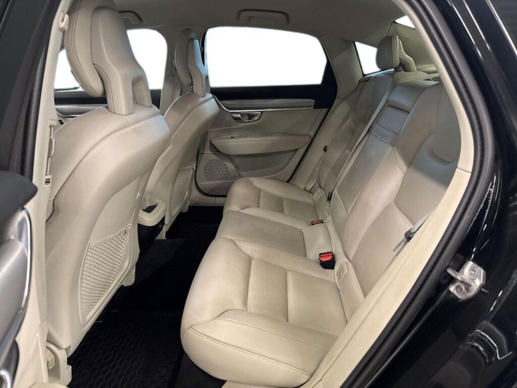 Volvo S90 2018 Musta