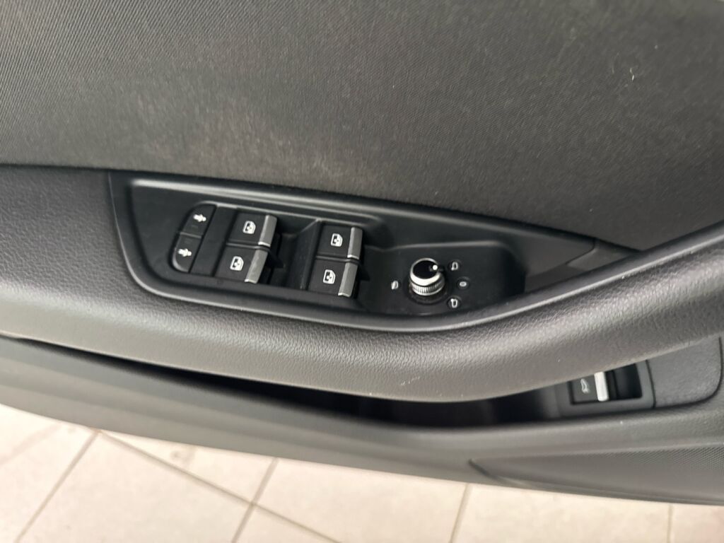 Audi A4 2018 Valkoinen