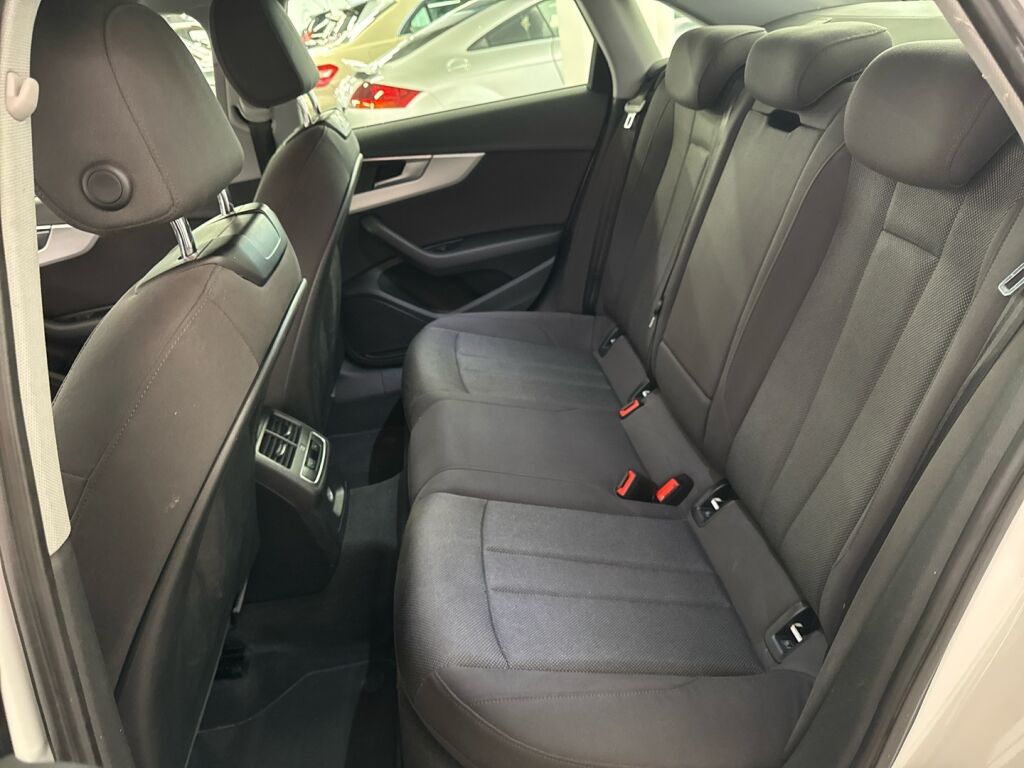 Audi A4 2018 Valkoinen