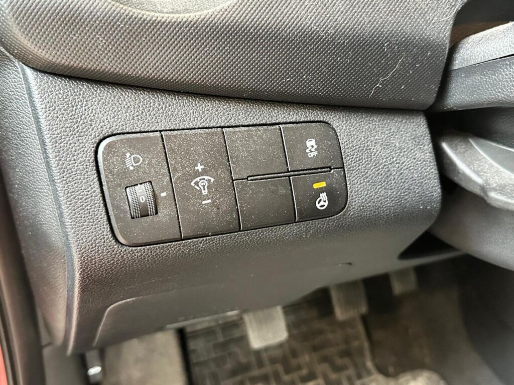 Hyundai i10 2017 Punainen