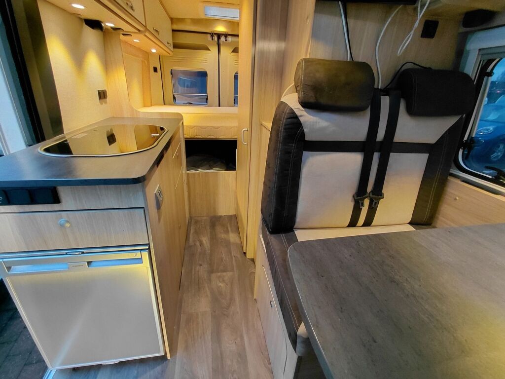 Pössl Roadcar 600 2018 Valkoinen