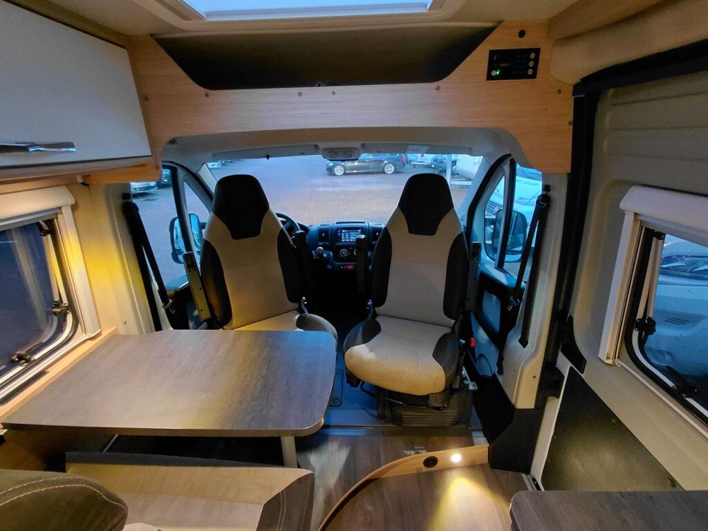 Pössl Roadcar 600 2018 Valkoinen