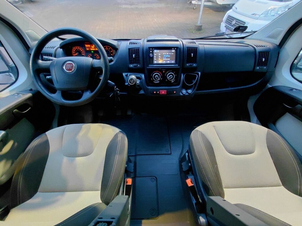 Pössl Roadcar 600 2018 Valkoinen